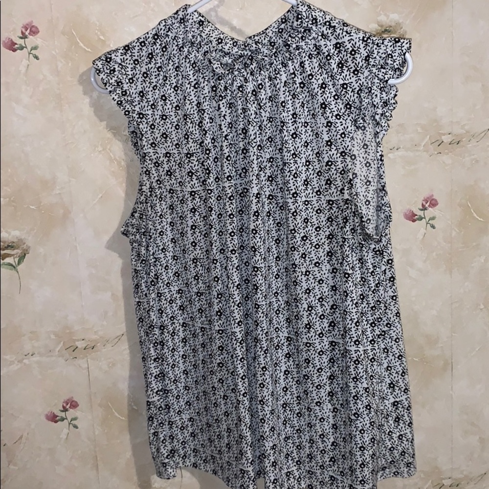 Short sleeved blouse